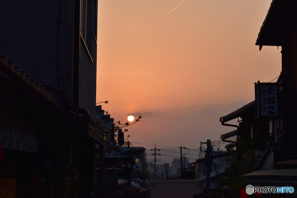 八坂通りの夕陽