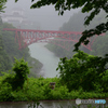 雨に煙る鉄橋