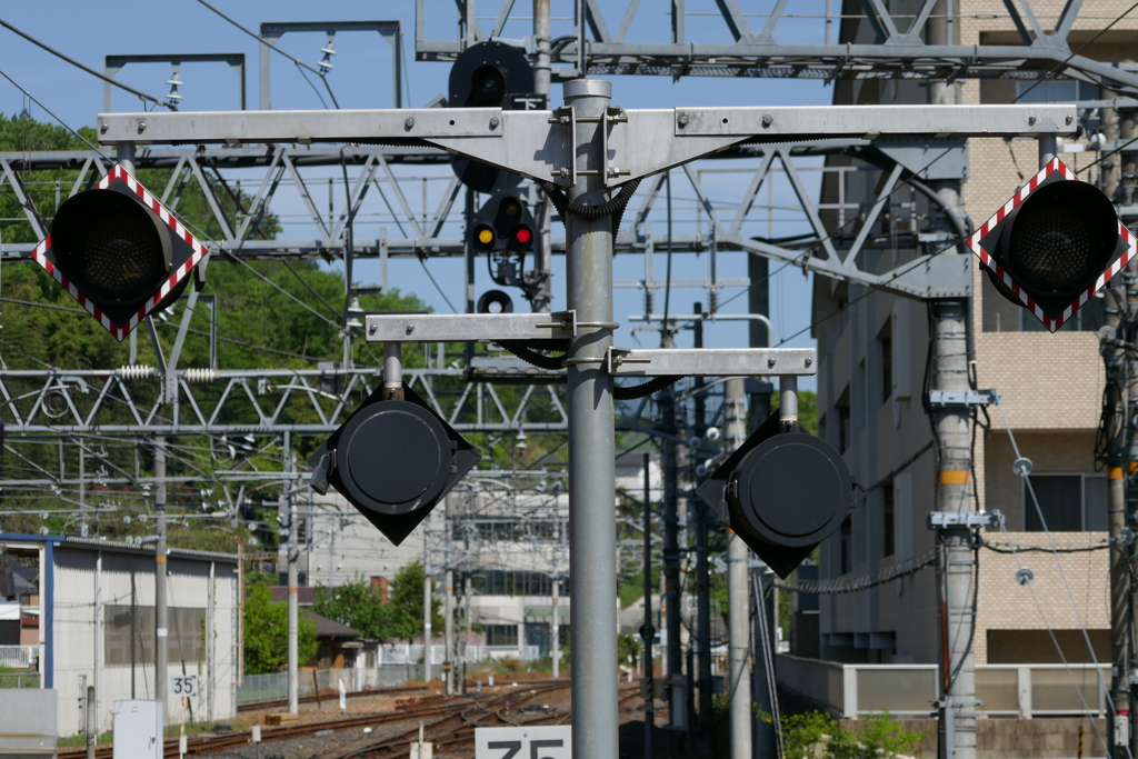 列車を見守る