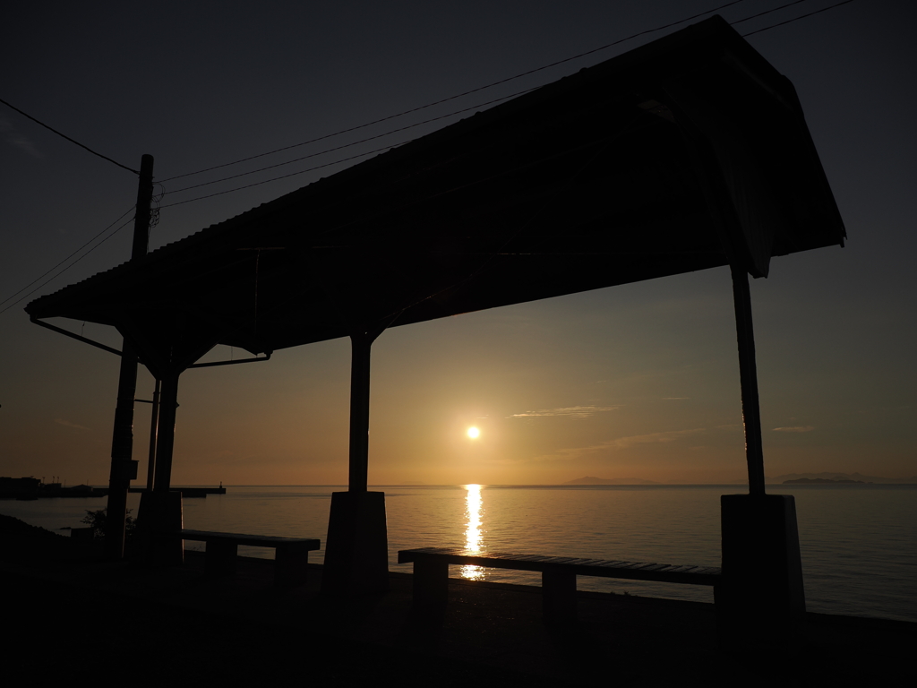 夕暮れの下灘駅（続）