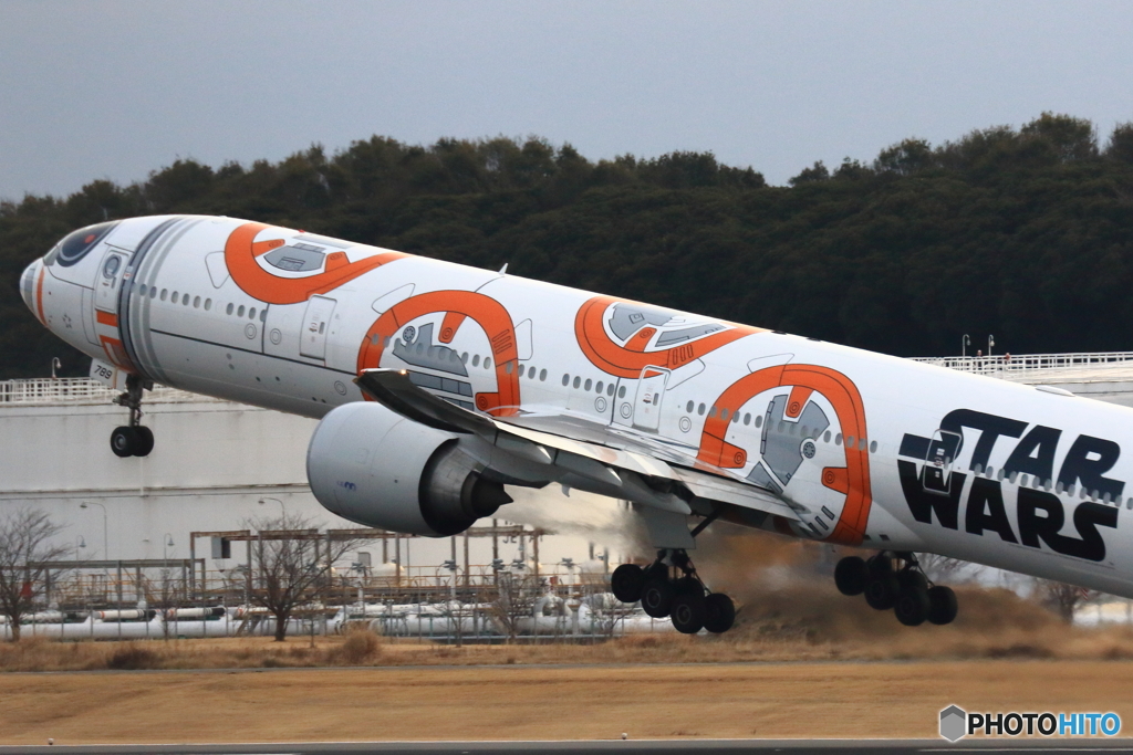 777-300ER（スターウォーズ仕様）