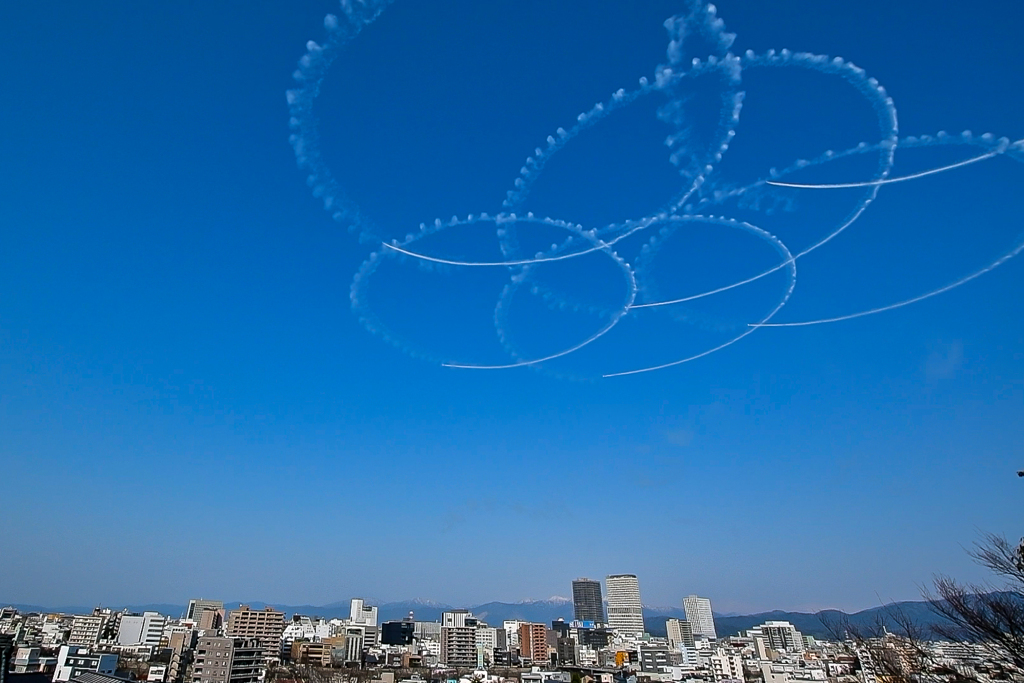 福井の空にさくら咲く