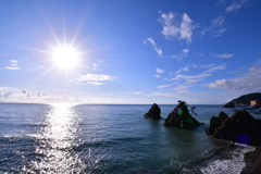 太陽と小島と越前岬