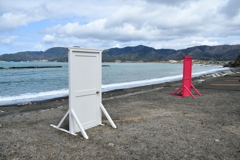 未来へつながるドアと世界れつながるドア