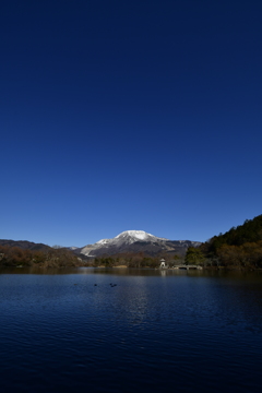 三島池からの伊吹山