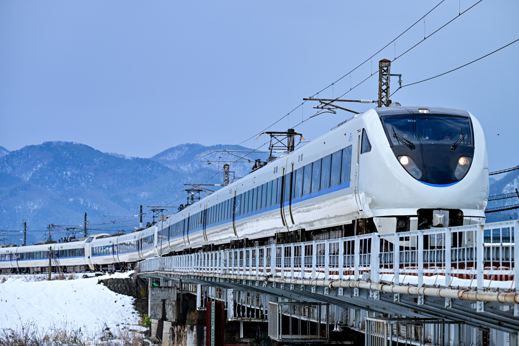 あと数十日で地元では見れなくなる特急サンダーバード