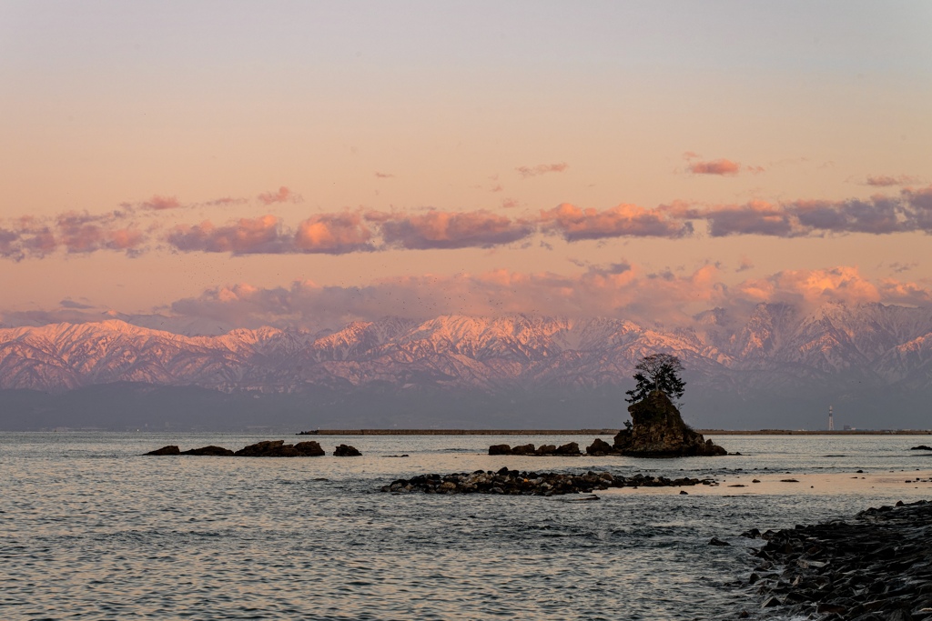 夕日に染まる立山連峰