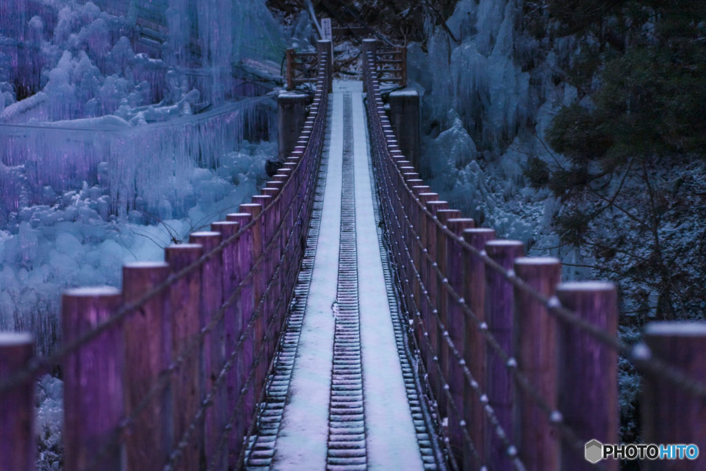 氷谷の架け橋