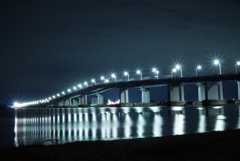 真夜中の琵琶湖大橋