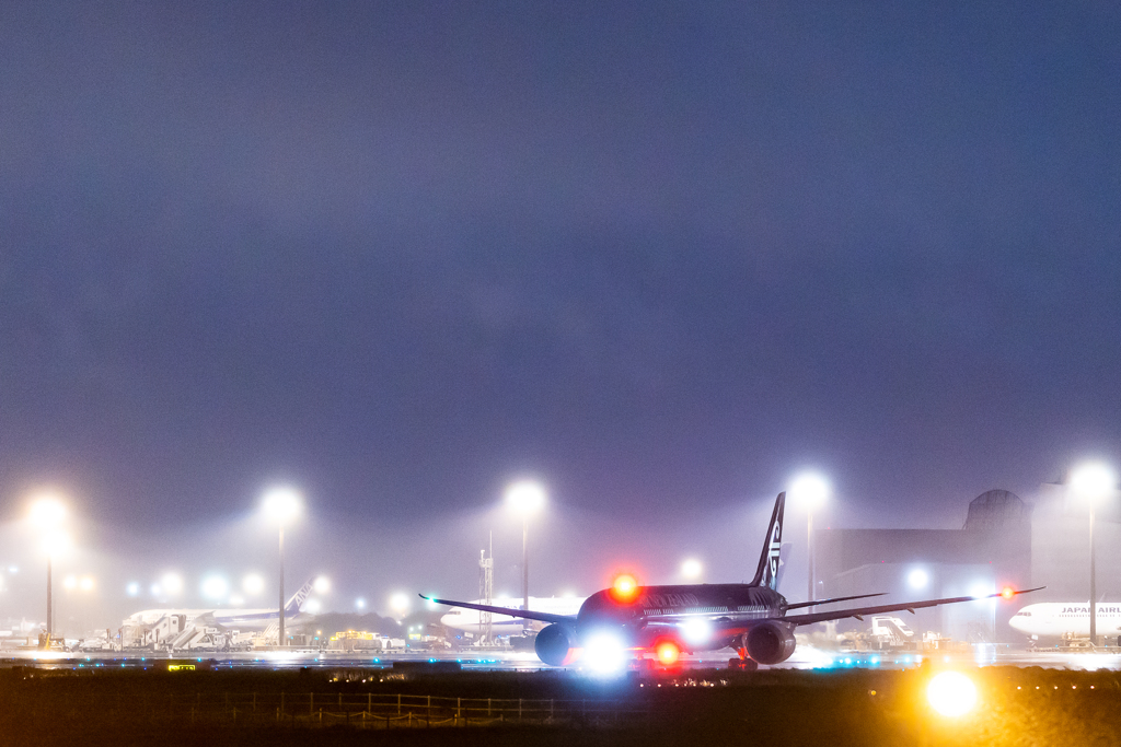 ALL BLACKS, RWY34L Lineup and Wait.