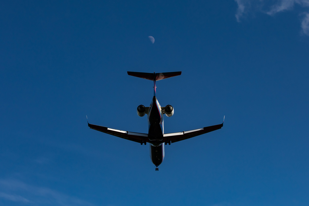 月とIBEX ボンバルディア CRJ700