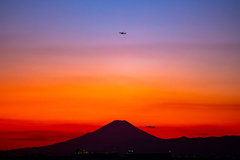 マジックアワー、富士山とAIRBUS A350(シンガポール航空）