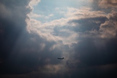 雲間の光芒とFEDEX MD-11F