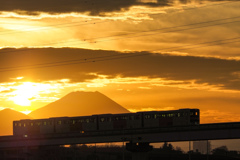 多摩モノレールと富士山