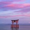 夕暮れ/琵琶湖に浮かぶ鳥居