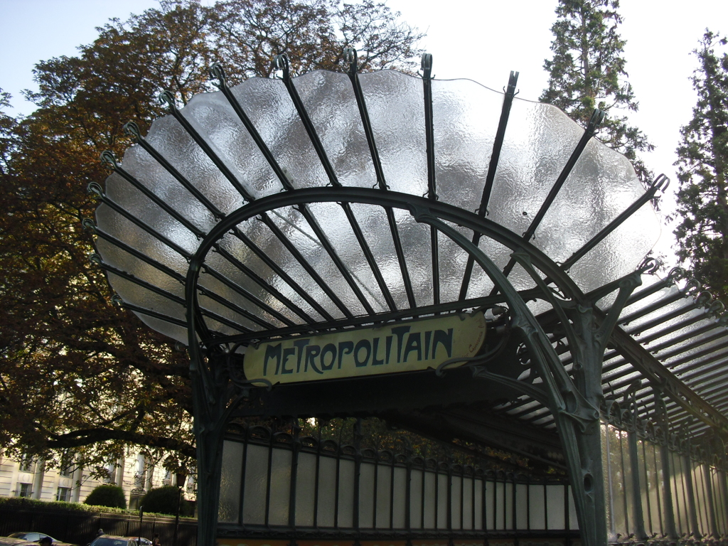 Métro Porte Dauphine (Copyright free)