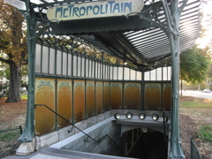 Métro Porte Dauphine (Copyright free)