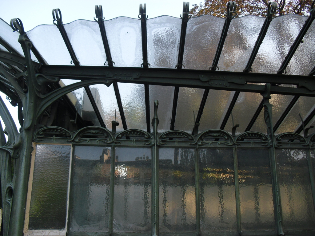 Métro Porte Dauphine (Copyright free)