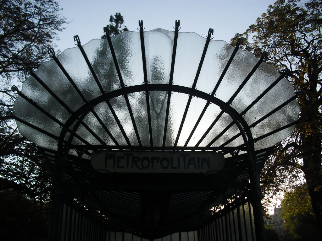 Métro Porte Dauphine (Copyright free)