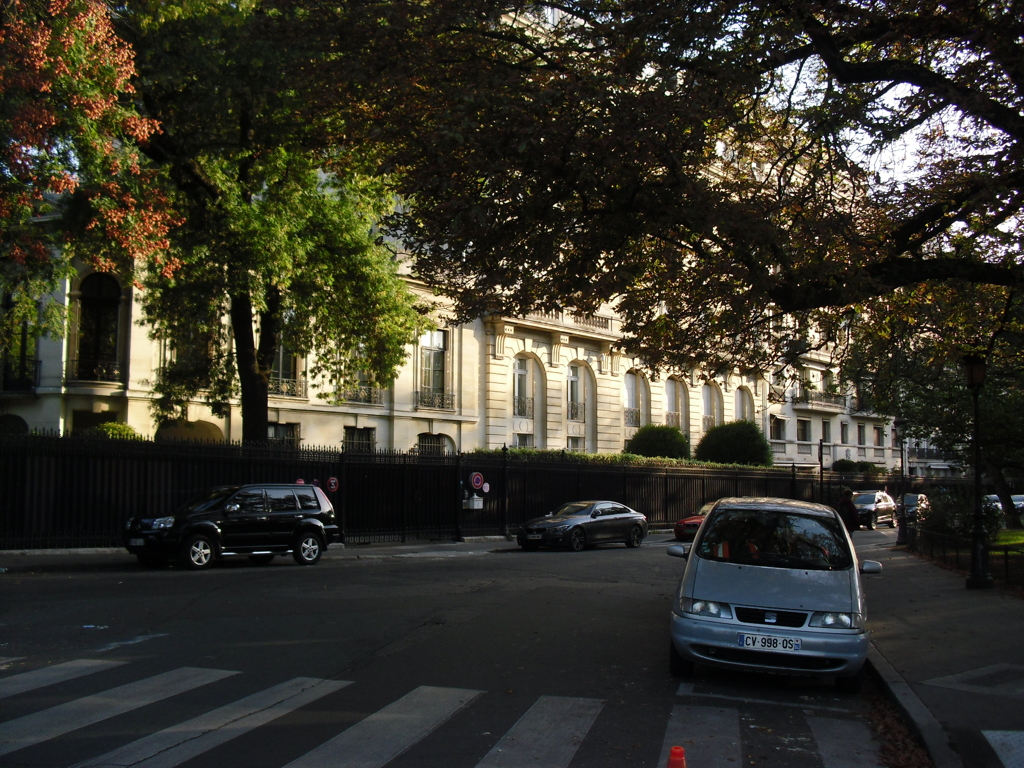 Métro Porte Dauphine (Copyright free)