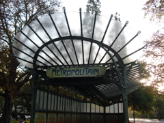Métro Porte Dauphine (Copyright free)