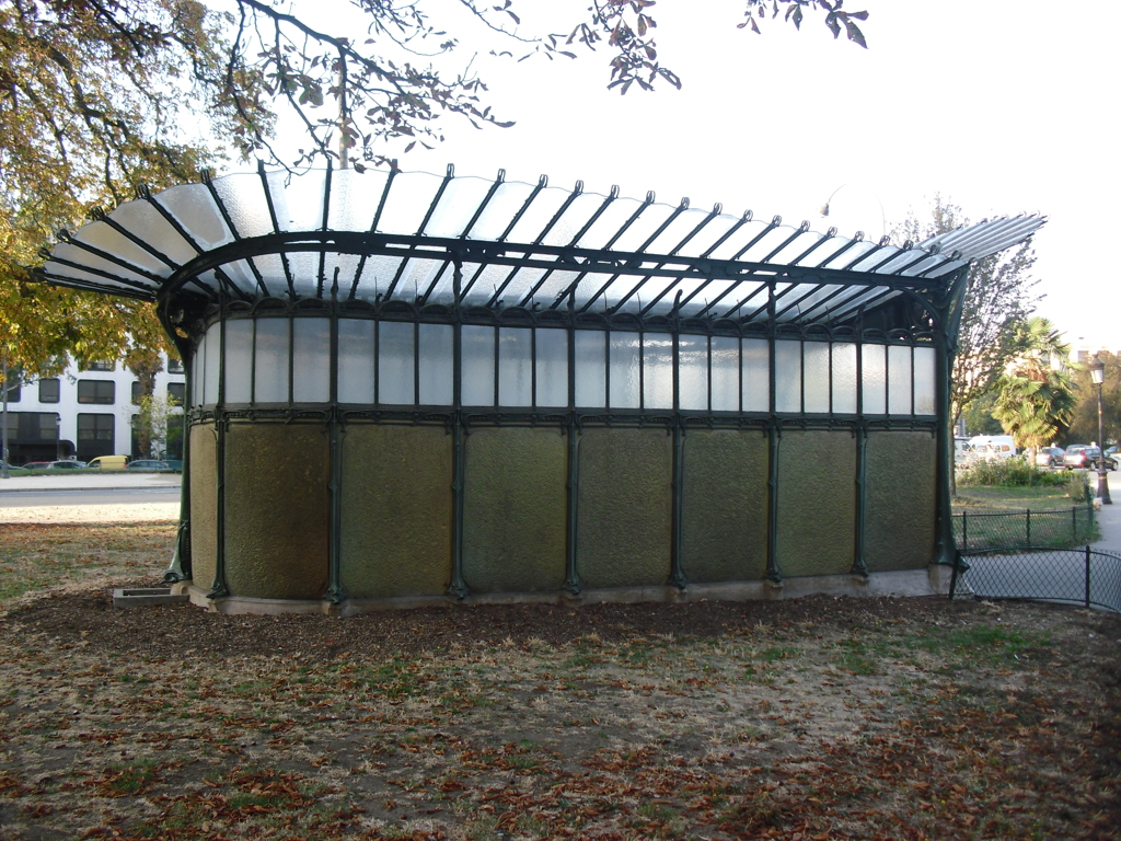 Métro Porte Dauphine (Copyright free)