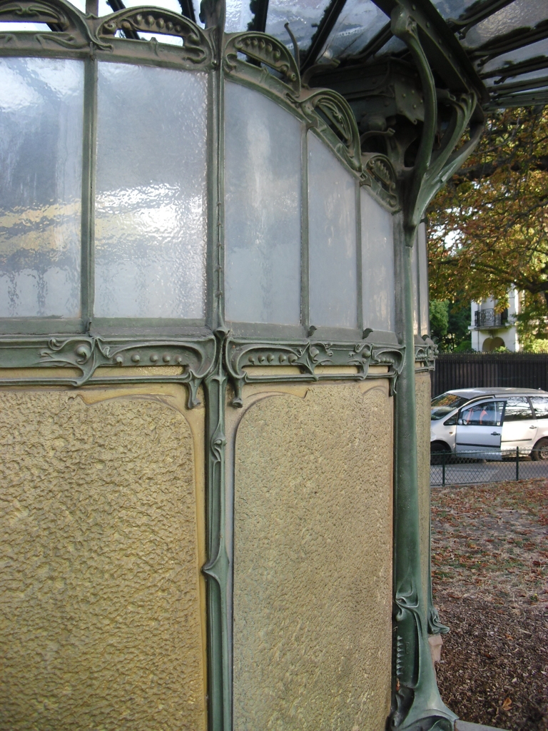 Métro Porte Dauphine (Copyright free)