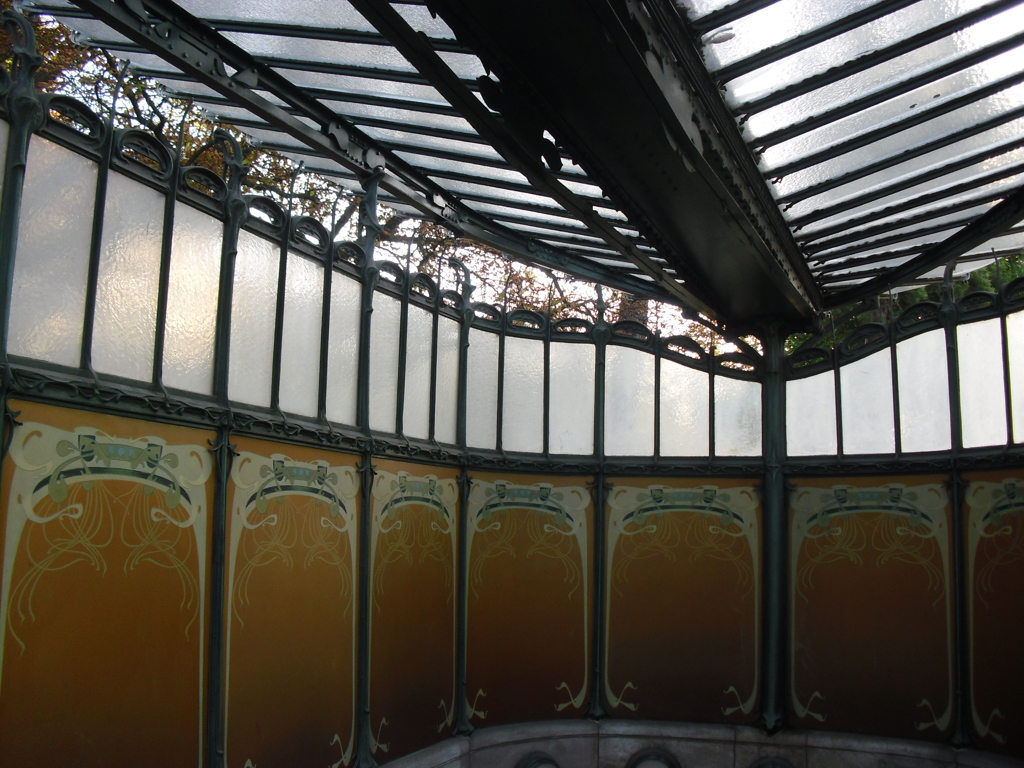 Métro Porte Dauphine (Copyright free)