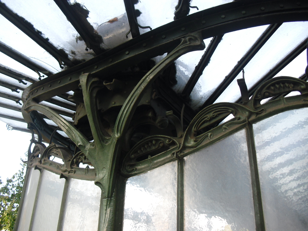 Métro Porte Dauphine (Copyright free)