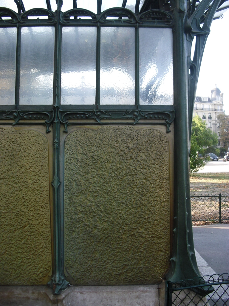 Métro Porte Dauphine (Copyright free)