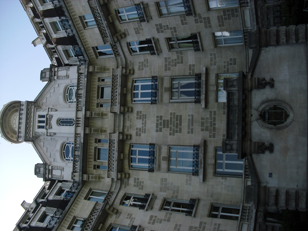 near Pont de la Concorde