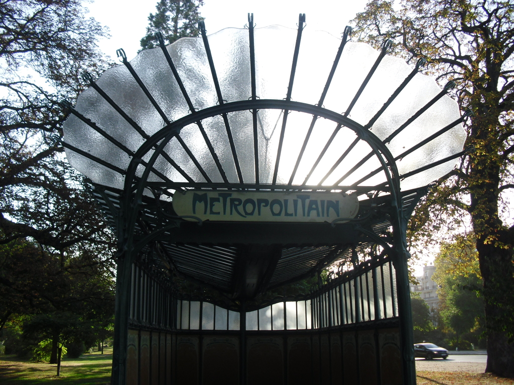 Métro Porte Dauphine (Copyright free)