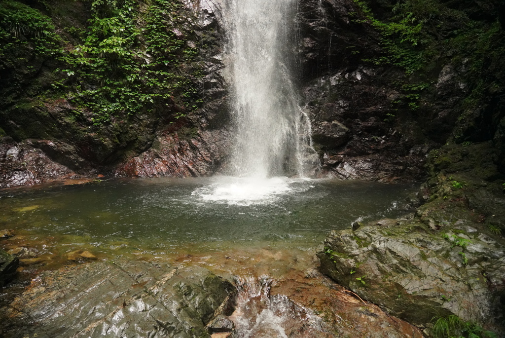 払沢の滝(滝つぼ)_水量多しVer