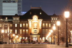 夜の東京駅正面