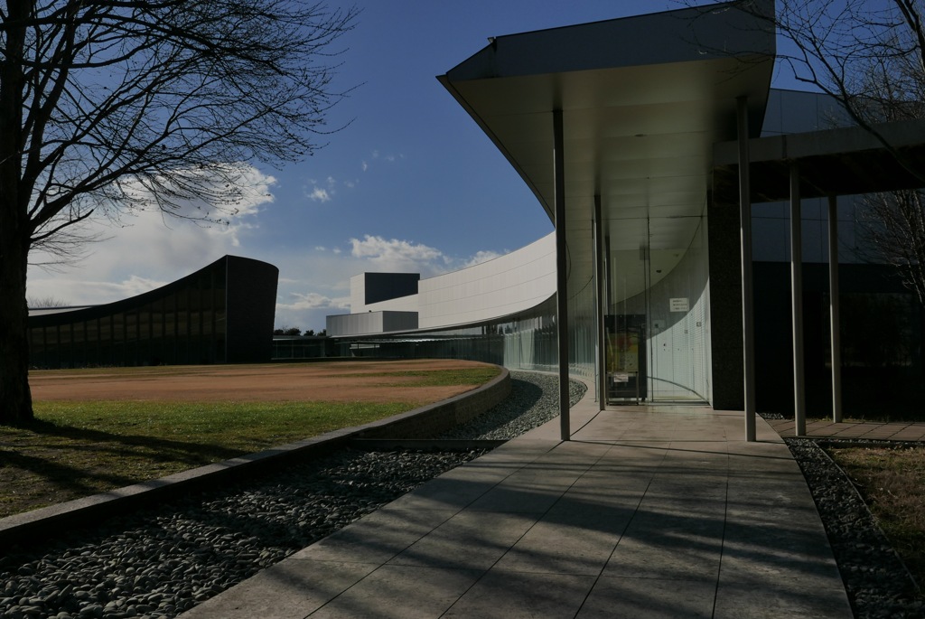 群馬県立館林美術館 別館前より