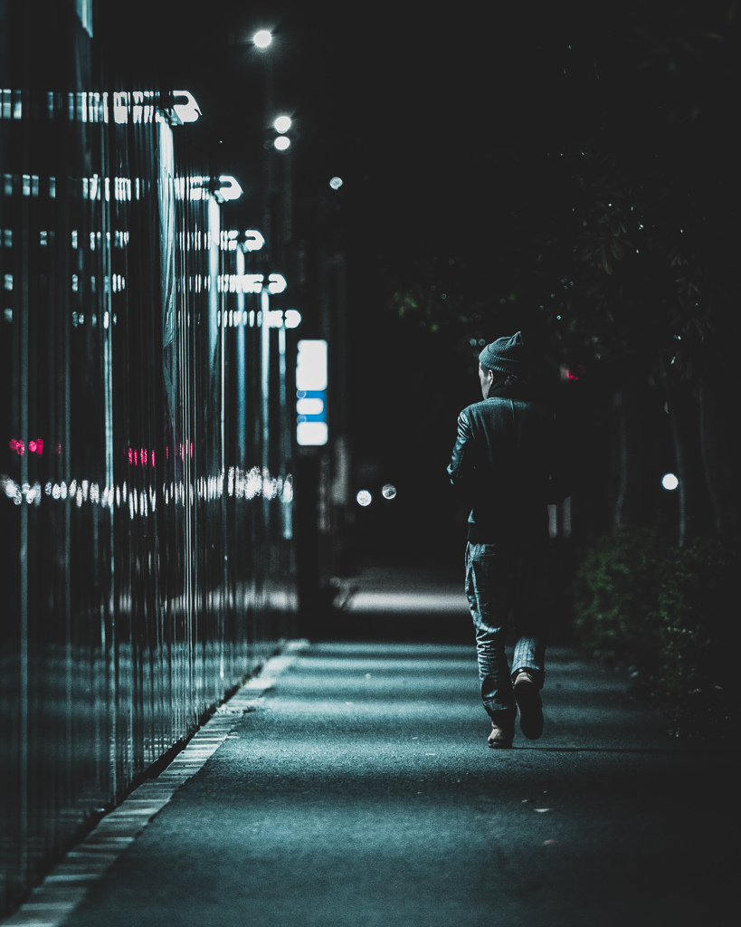 夜の幕張は誰も居ない。