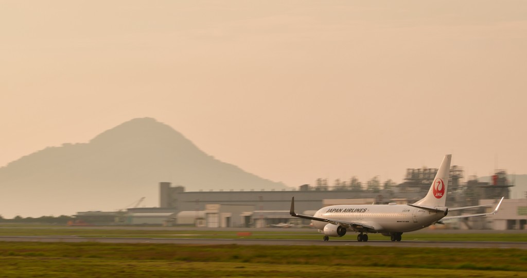 夕暮れの737