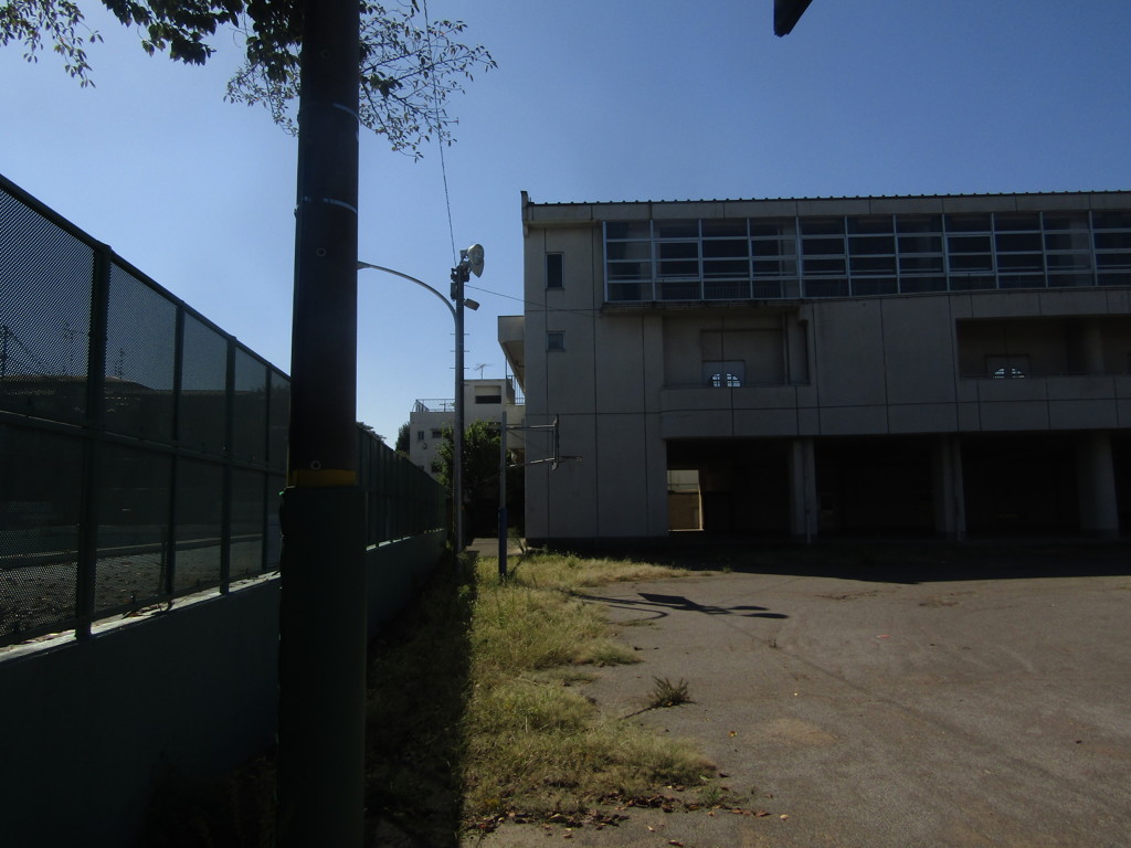 旧板橋区立向原中学校