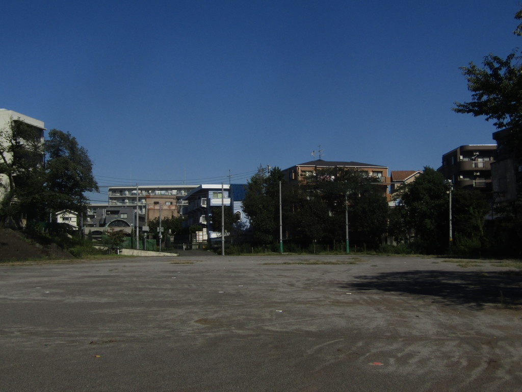 旧板橋区立向原中学校