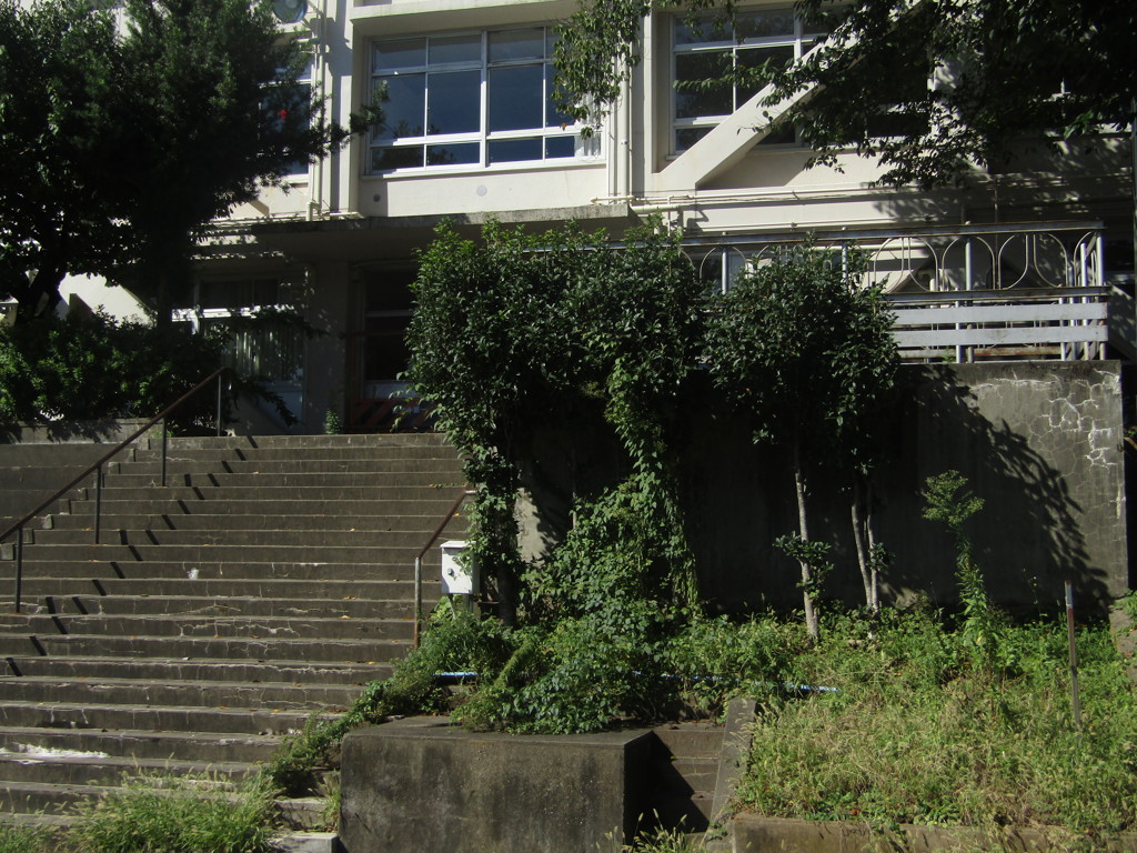 旧板橋区立向原中学校