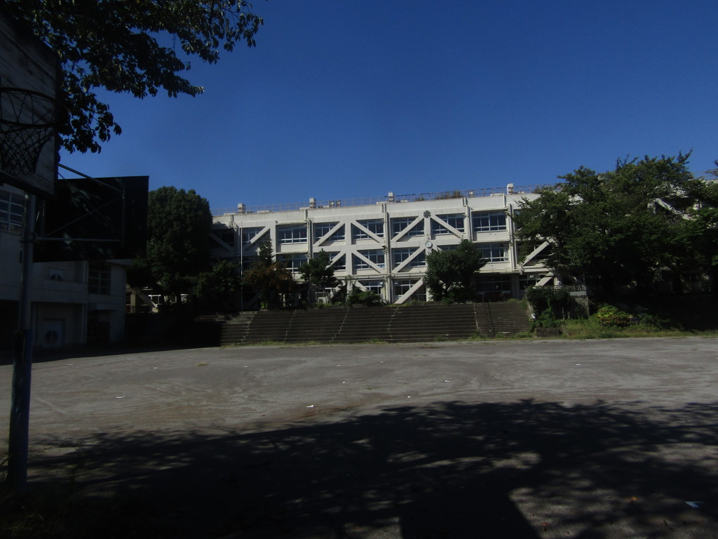 旧板橋区立向原中学校