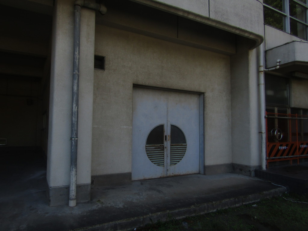 旧板橋区立向原中学校