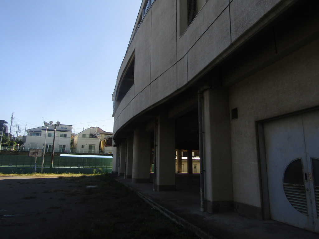 旧板橋区立向原中学校