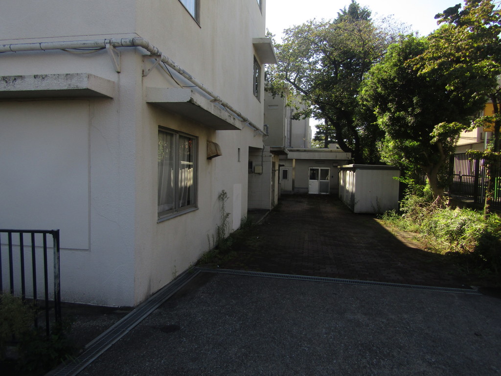 旧板橋区立向原中学校