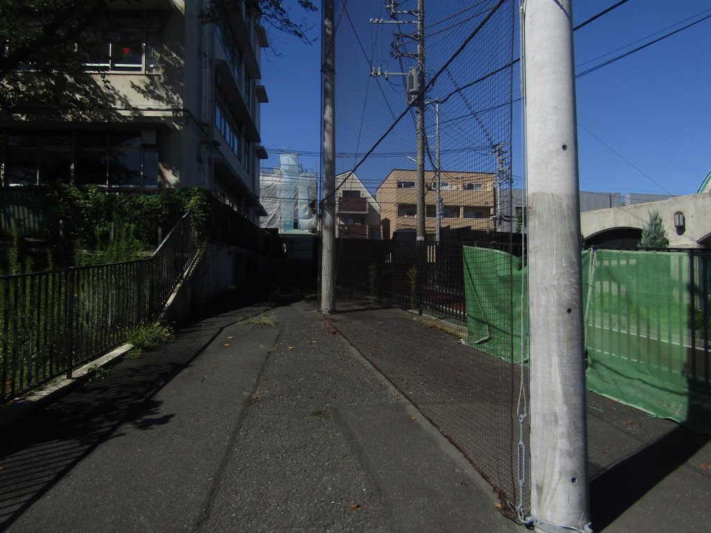 旧板橋区立向原中学校