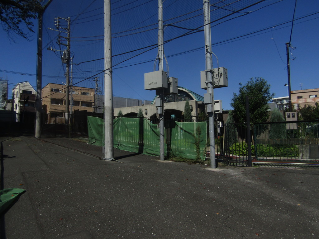 旧板橋区立向原中学校