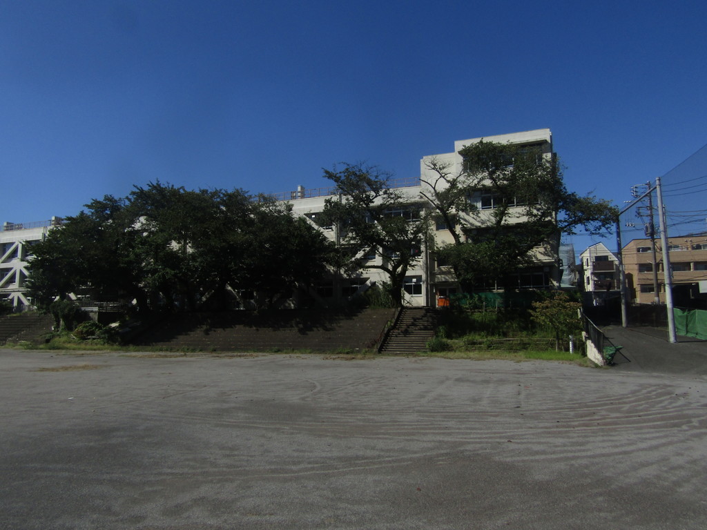 旧板橋区立向原中学校