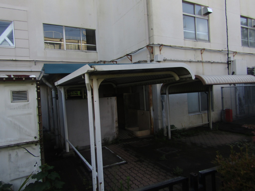 旧板橋区立向原中学校