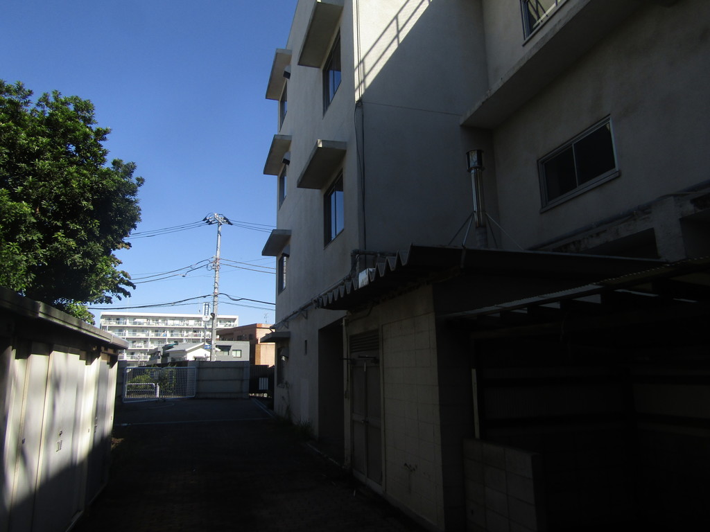 旧板橋区立向原中学校