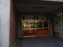 旧板橋区立向原中学校